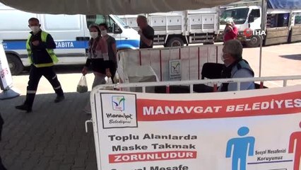 Antalyalı pazarcılardan ihtiyaç sahipleri için "askıda tezgah" uygulaması