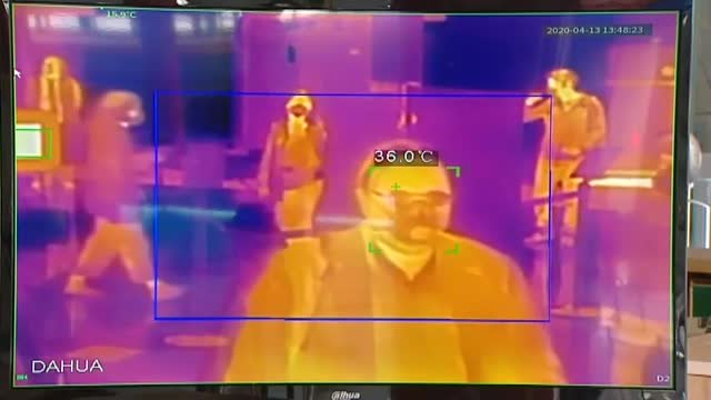 El hospital de Ifema instala una cámara térmica que mide la temperatura a los que acceden al recinto