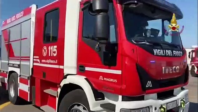 Arezzo - Gli auguri di Pasqua dei Vigili del Fuoco ai sanitari (13.04.20)