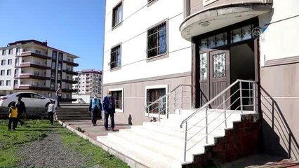 Yetim ikizler, kumbaralarındaki parayı kampanyaya bağışladı