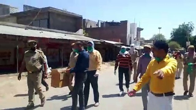 कानपूर: बाणेश्वर यूथ ब्रिगेड के द्वारा बांटे गए मास्क