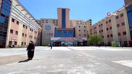 Diyarbakır'da korona virüsü yenen 10 hasta alkışlar eşliğinde taburcu edildi