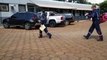 Socorristas do Samu atendem morador de rua caído em frente a Delegacia