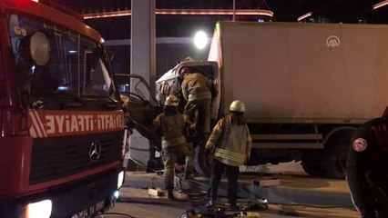 Sarıyer'de direğe çarpan kamyonetin sürücüsü hayatını kaybetti