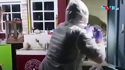 VIDEO: Detik-detik Tio Pakusadewo Ditangkap Polisi Pakai APD