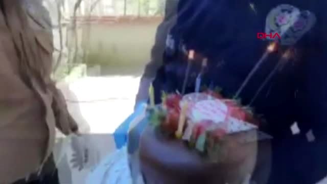 TOKAT Kızları istedi, polis ekipleri Mustafa amcaya doğum günü sürprizi yaptı