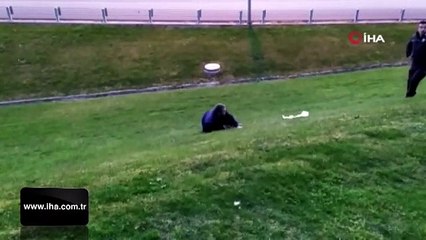 Kahvaltı yaparken kurşunla ayağından vuruldu