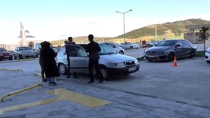 Beyşehir'de kadınlardan sağlıkçılara ikramlı, çiçekli ve alkışlı destek