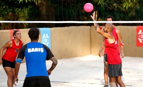 Survivor ödül oyununu kim kazandı? Survivor voleybol maçını kim kazandı? Survivor Nisa neden voleybol oynamadı? Nisa neden ağladı? Nisa'ya ne oldu?