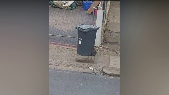 Cette poubelle volante rend fou les internautes