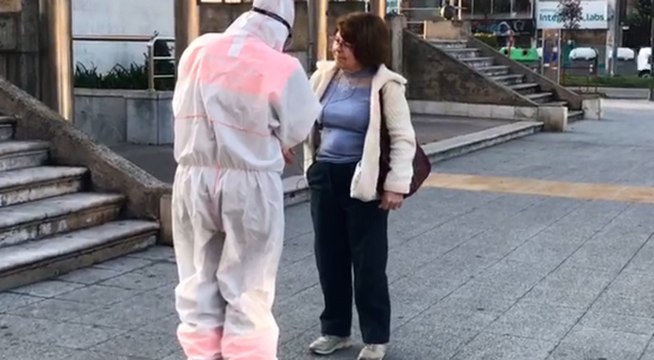 Protección Civil reparte mascarillas en Santander