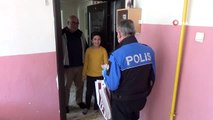 Elazığ polisinden, çocuklara kitap servisi