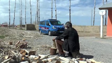 Jandarma ekipleri Emine ninenin gönlüne dokundu