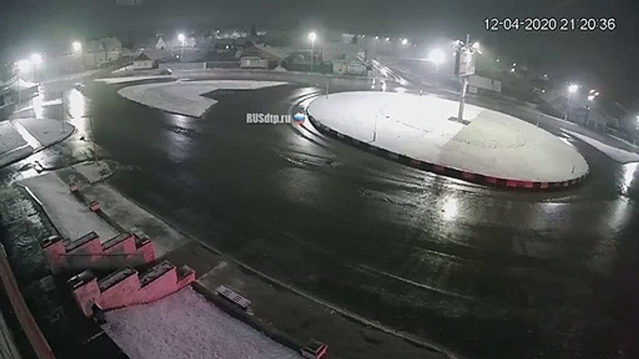 Accident de voiture et spectacle de lumières