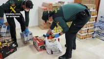 La Guardia Civil colabora con Cruz Roja y traslada alimentos a 14 familias de Carcabuey