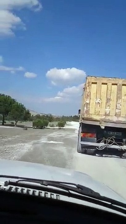 Salda Gölü'ne dozer ve kamyonlar girdi: TOKİ suçu inşaat firmasına attı