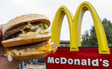 Une maman recrée un faux drive-in McDo dans son salon pour faire plaisir à son fils