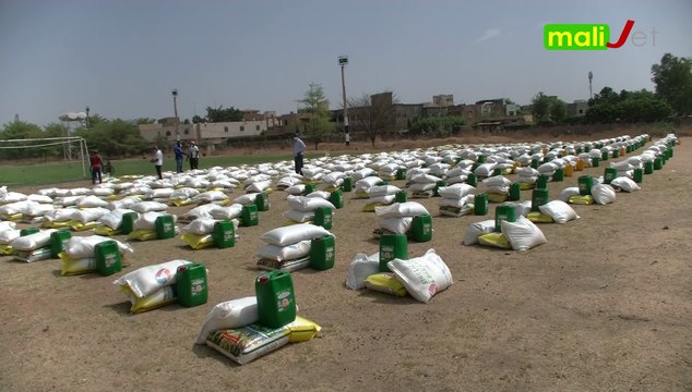 Reportage - Solidarité en période de crise de Coronavirus : l’ancien capitaine des Aigles du Mali Seydou Kéita fait un don à 600 familles de Bamako