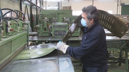 Una empresa valenciana que fabrica puertas vuelve a la actividad