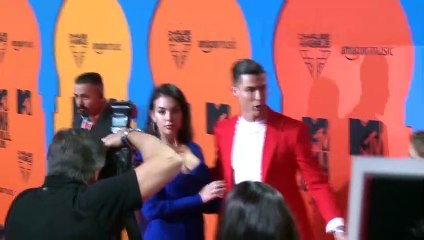 Georgina Rodríguez muestra a sus pequeños ayudantes de cocina