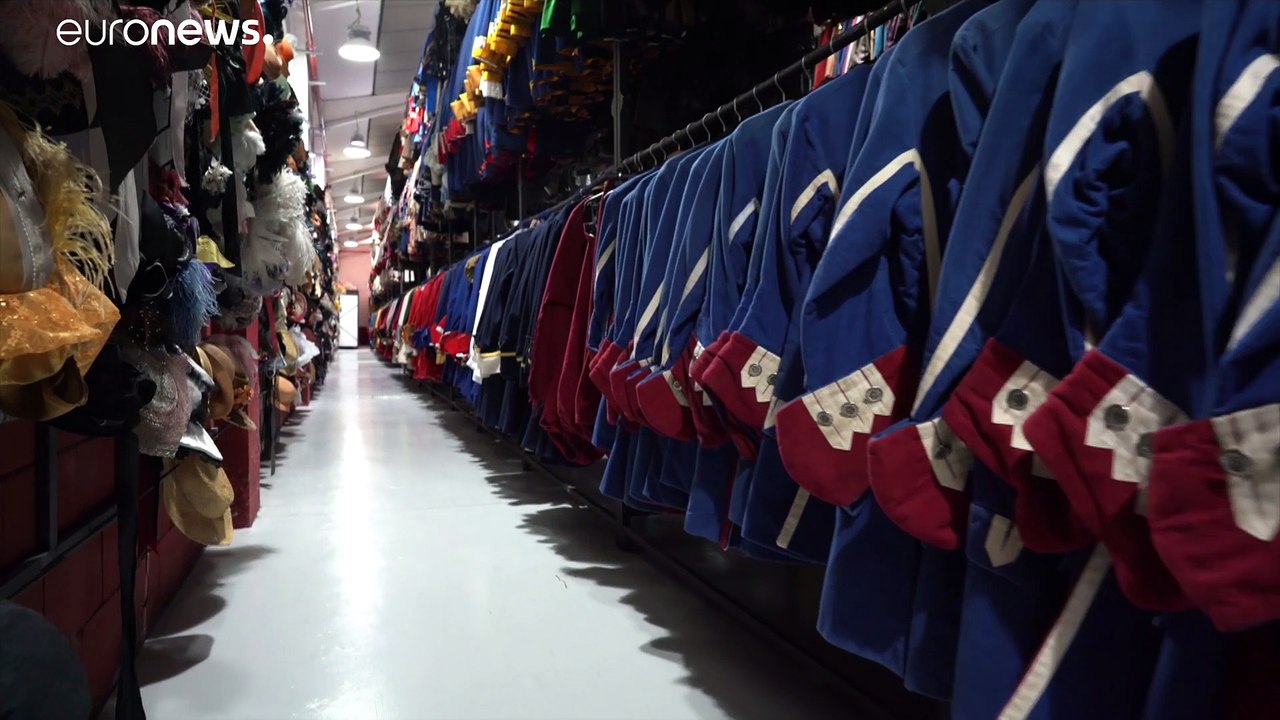 Covid-19: Schutzkittel aus der Theater-Requisite