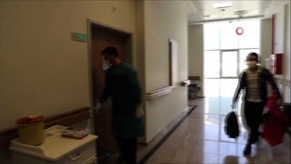 Hatay'da korona virüsü yenen 30 hasta alkışlarla taburcu edildi