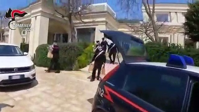 Lecce - Carabinieri consegnano pranzo di Pasqua a 60 persone bisognose (14.04.20)