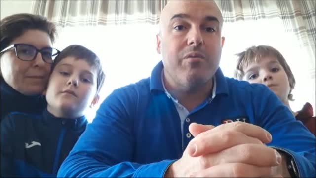 Una familia supera la enfermedad cada uno de diferente manera tras dar todos positivo