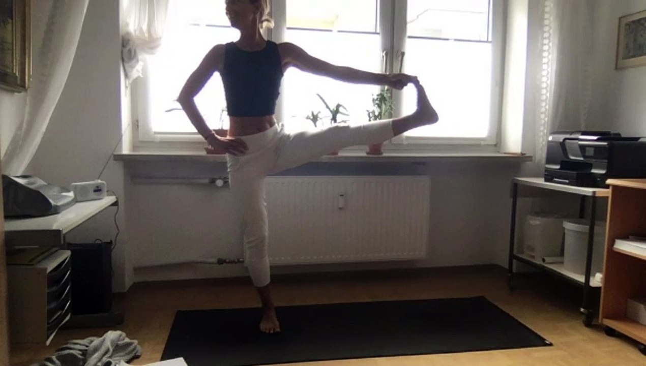 Yoga mit Eva (Zoom 14.4. Thema 'Let Go')