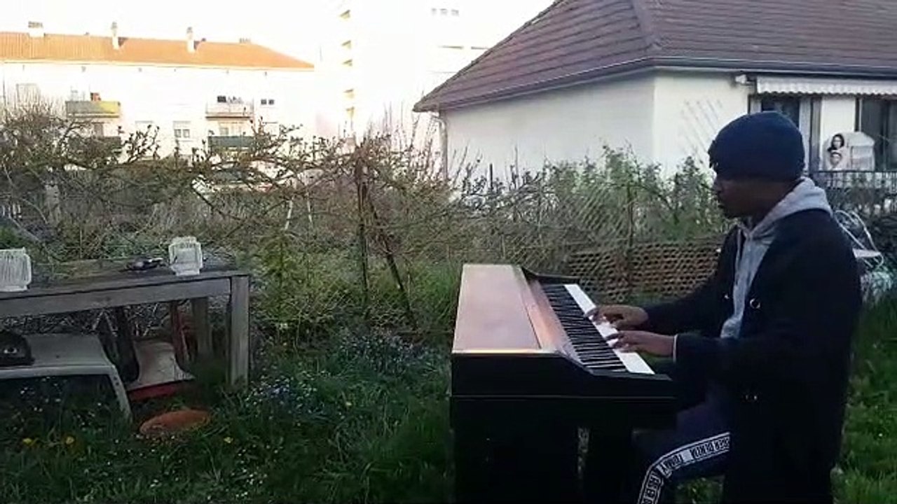 Bavilliers (90) : Tom Rochet (The Voice) chante...