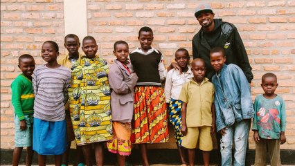 Dee Gordon Buys Meals For Hundreds In Need