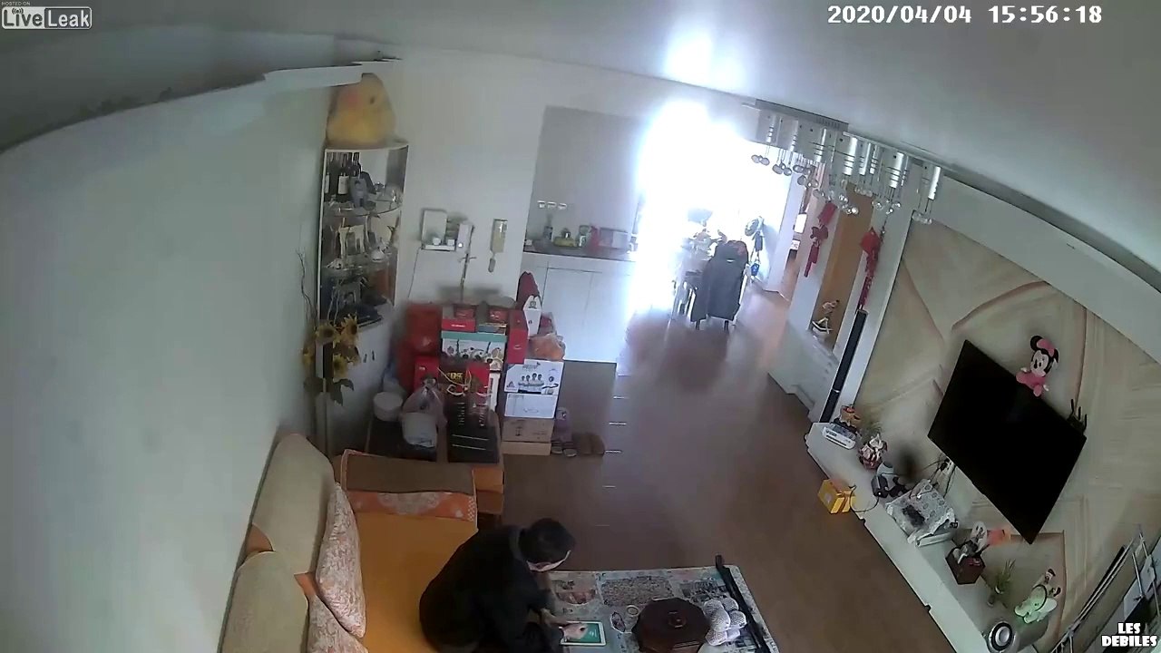 Explosion d'un téléphone en plein chargement