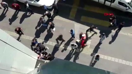 Diyarbakır'da kavgayı izleyenler sosyal mesafeyi umursamadı