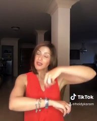 هيدي كرم تغني بلغة الإشارة