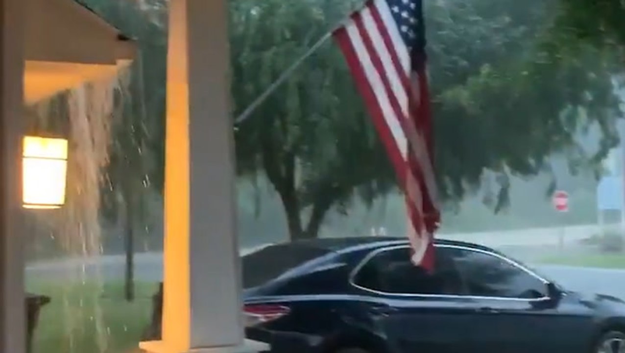 Downpours soak Florida neighborhood
