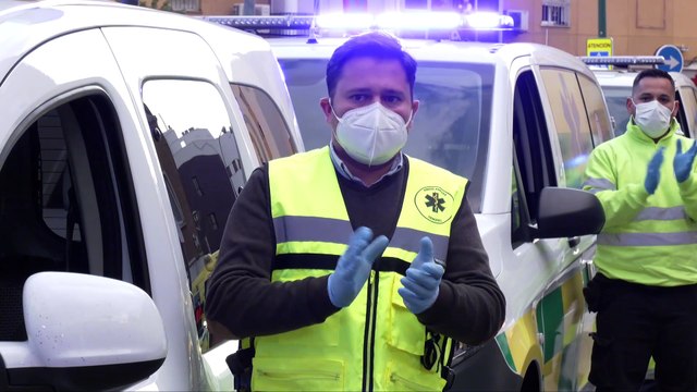 Las ambulancias de Sevilla con el personal sanitario