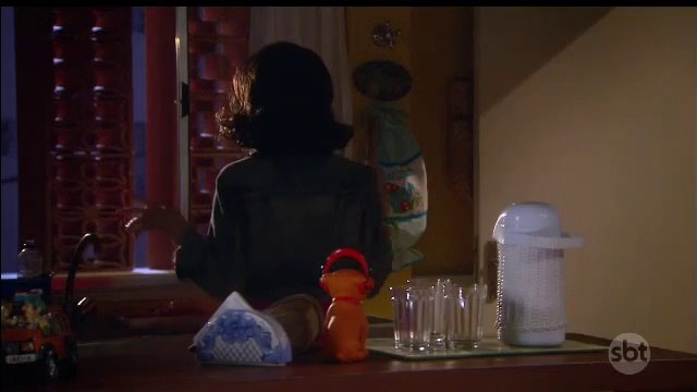 Laura e capangas sentem mal cheiro em Regina + Alícia se veste como Flora e engana Meire - Cúmplices de um Resgate (Reprise) (26/03/2020) (22h19) | SBT 2020