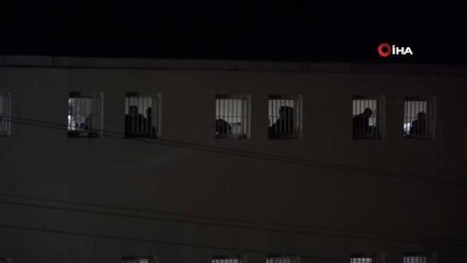 Hükümlüler tahliye edilmeye başlandı