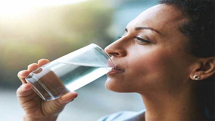 Fridge का पानी पीने वाले सावधान, सिर्फ 1 फायदे से कर बैठते है 8 नुकसान | Boldsky