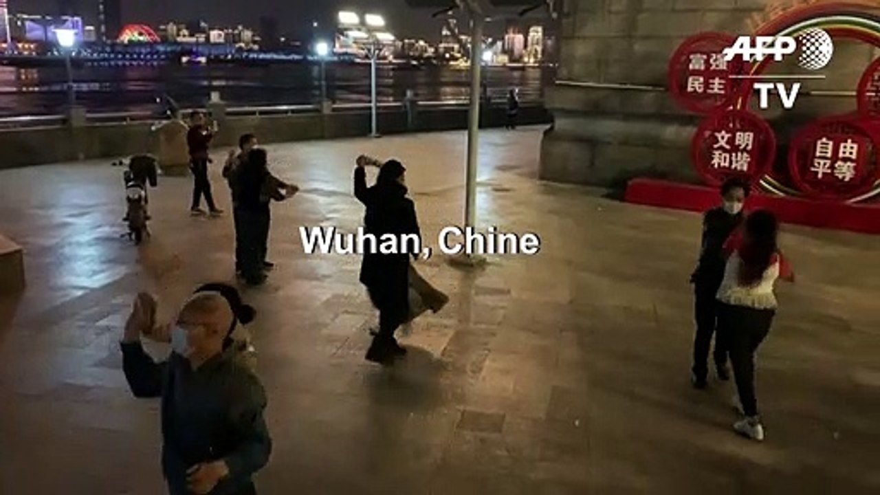 Coronavirus: les danseurs seniors de Wuhan réapparaissent dans les rues