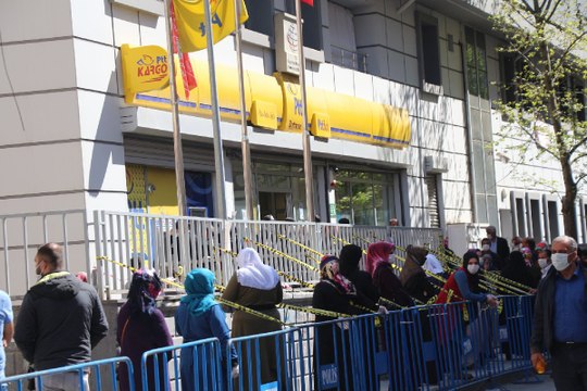 PTT bilmecesi sürüyor... Parası alan da var alamayan da