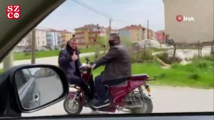 Motosiklette böyle seyahat ettiler: "Sosyal mesafeye uyuyoruz" dediler