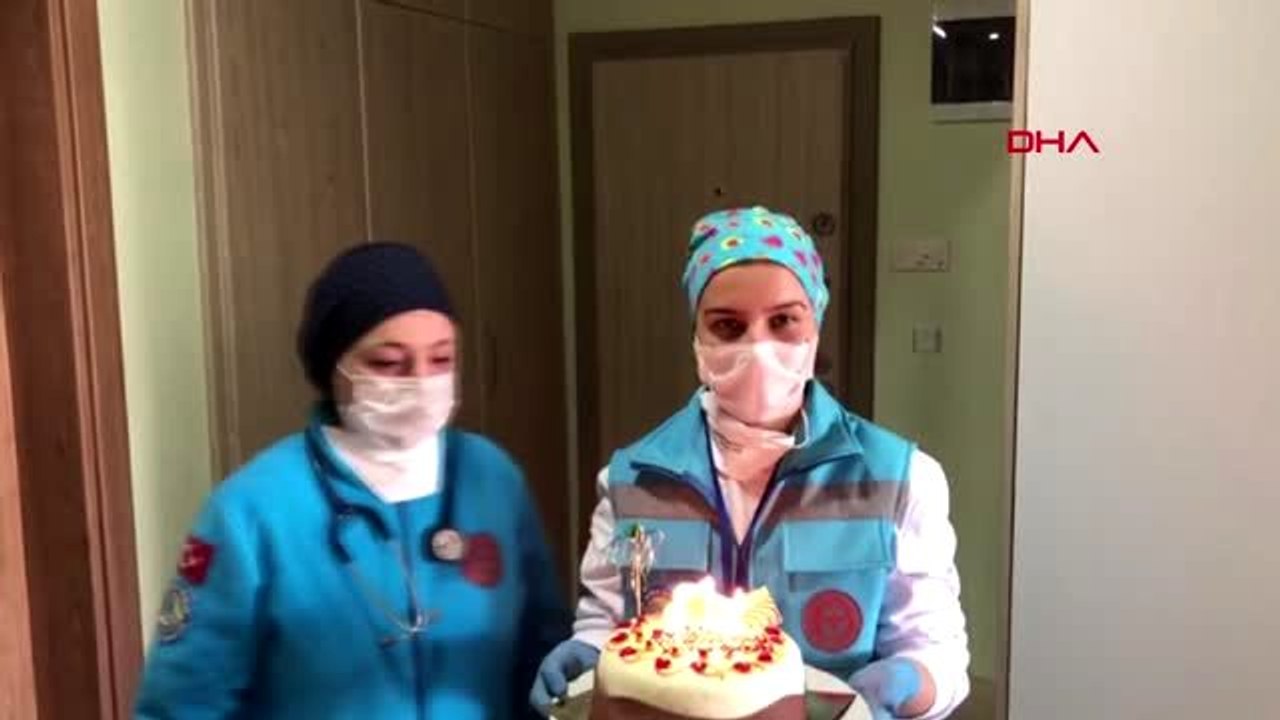 BİTLİS Kanser hastasına sağlıkçılardan 'Evlilik yıldönümü' sürprizi