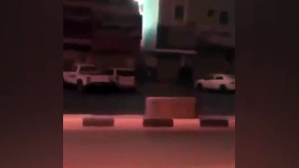 Karton kutunun altına saklanarak sokağa çıkma yasağını ihlal etti; arkadaşıyla birlikte gözaltına alındı