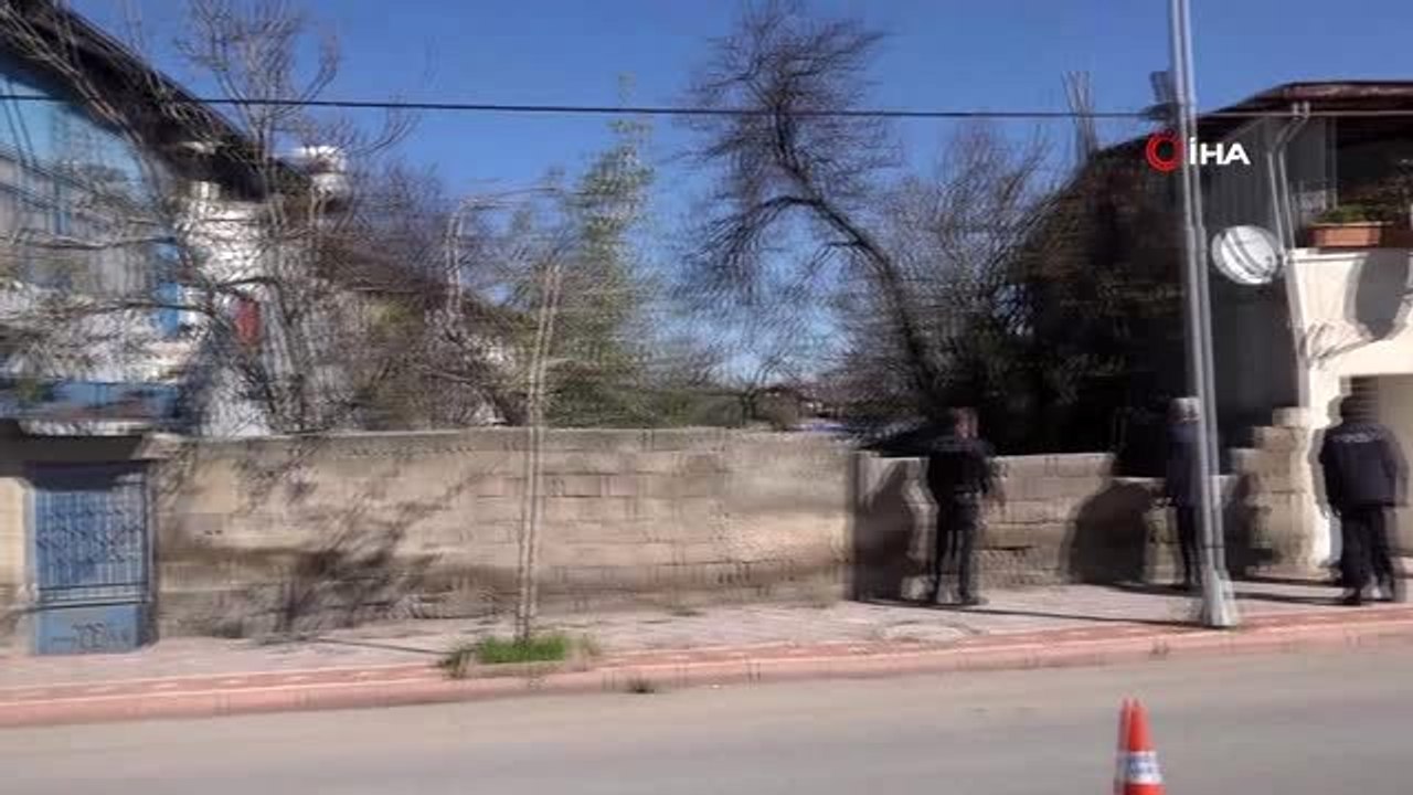 Malatya'da bir evden 8 kamyon çöp çıkarıldı