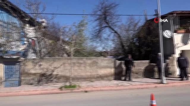 Malatya'da bir evden 8 kamyon çöp çıkarıldı