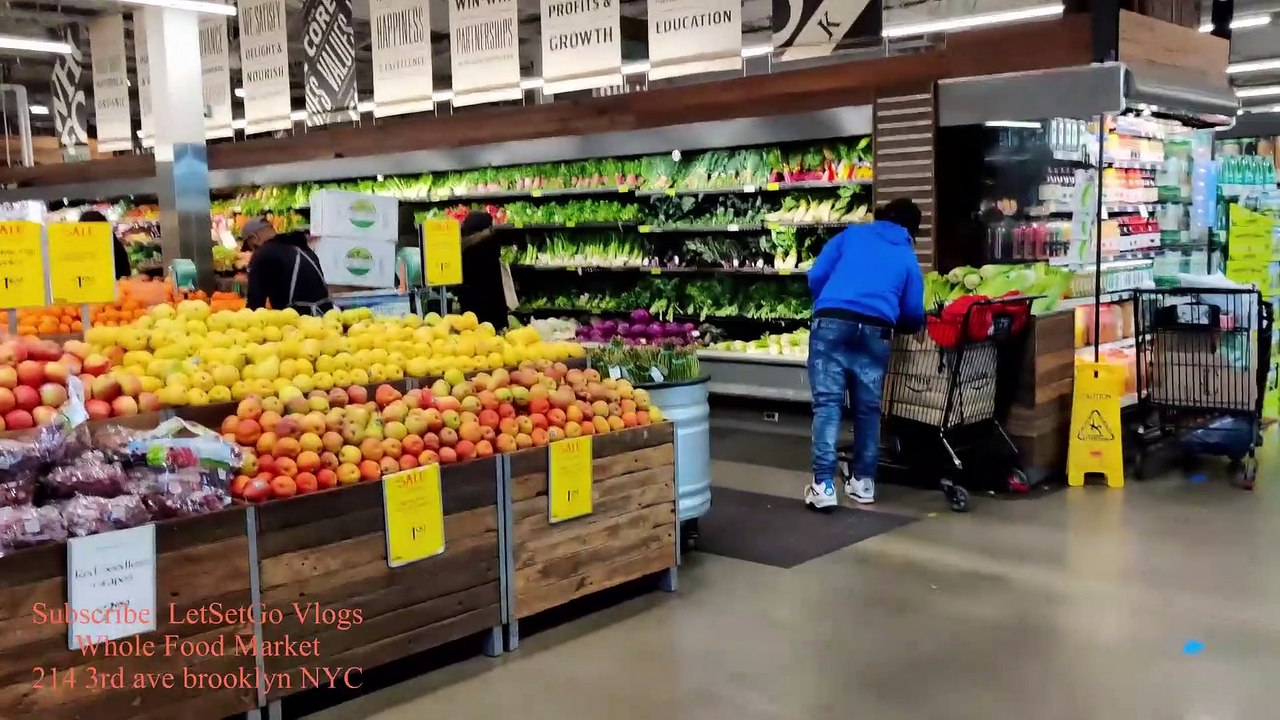 Panic Buyers in NYC Cause Lines, Hours Wait Before Whole Foods Market Opens Its Door | Brooklyn |