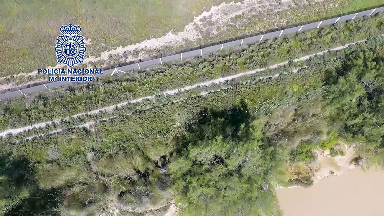 La Policía detecta una narco lancha con un dron