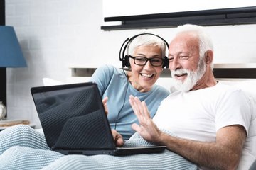 10 façons de rester en contact avec les personnes âgées