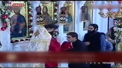 Yunanistan'da kiliselerin ayin ısrarı tartışma yarattı